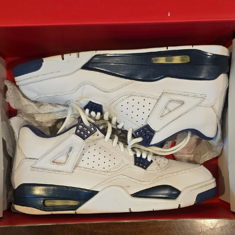 Jordan White and Blue Sneakers Classic Design - Picture 10 of 10